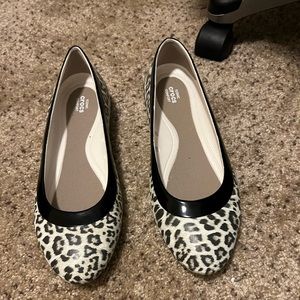 NWOT Crocs leopard print dress shoes